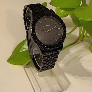 MAC Cosmetics Black Watch